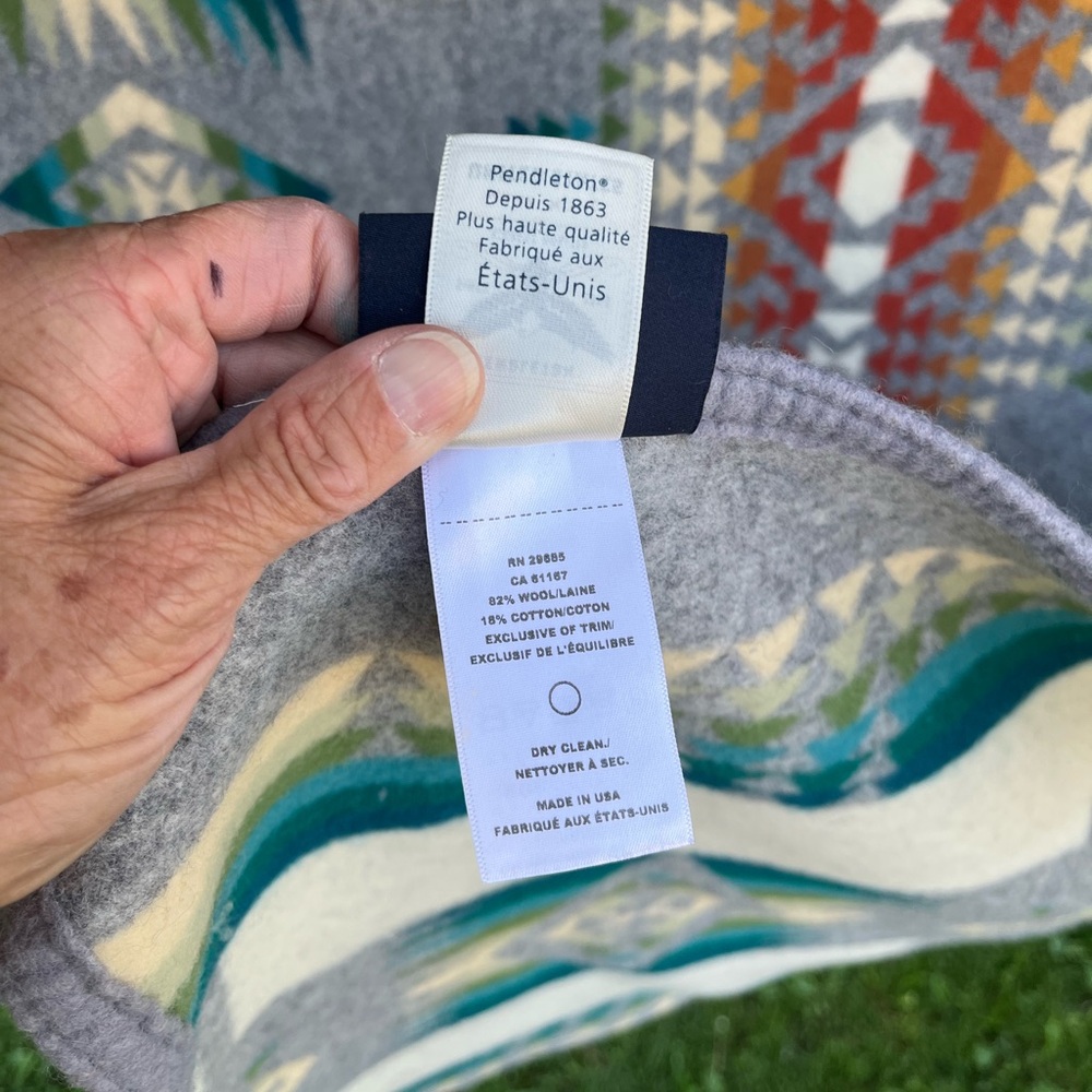 Pendleton wool blend blanket-small flaw - Picture 6 of 10